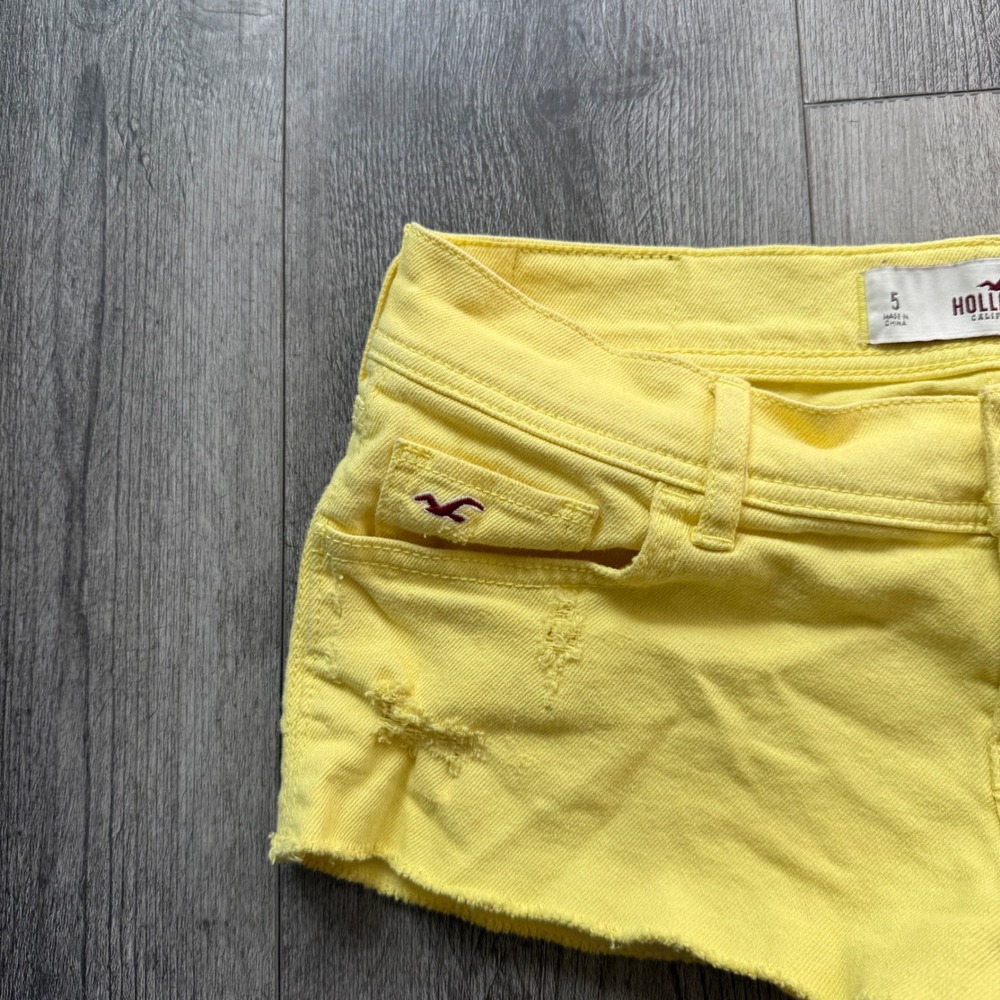 Y2K Hollister Yellow Low Rise Distressed Cutoff Denim Shorts Size 5 W27 - Picture 3 of 6